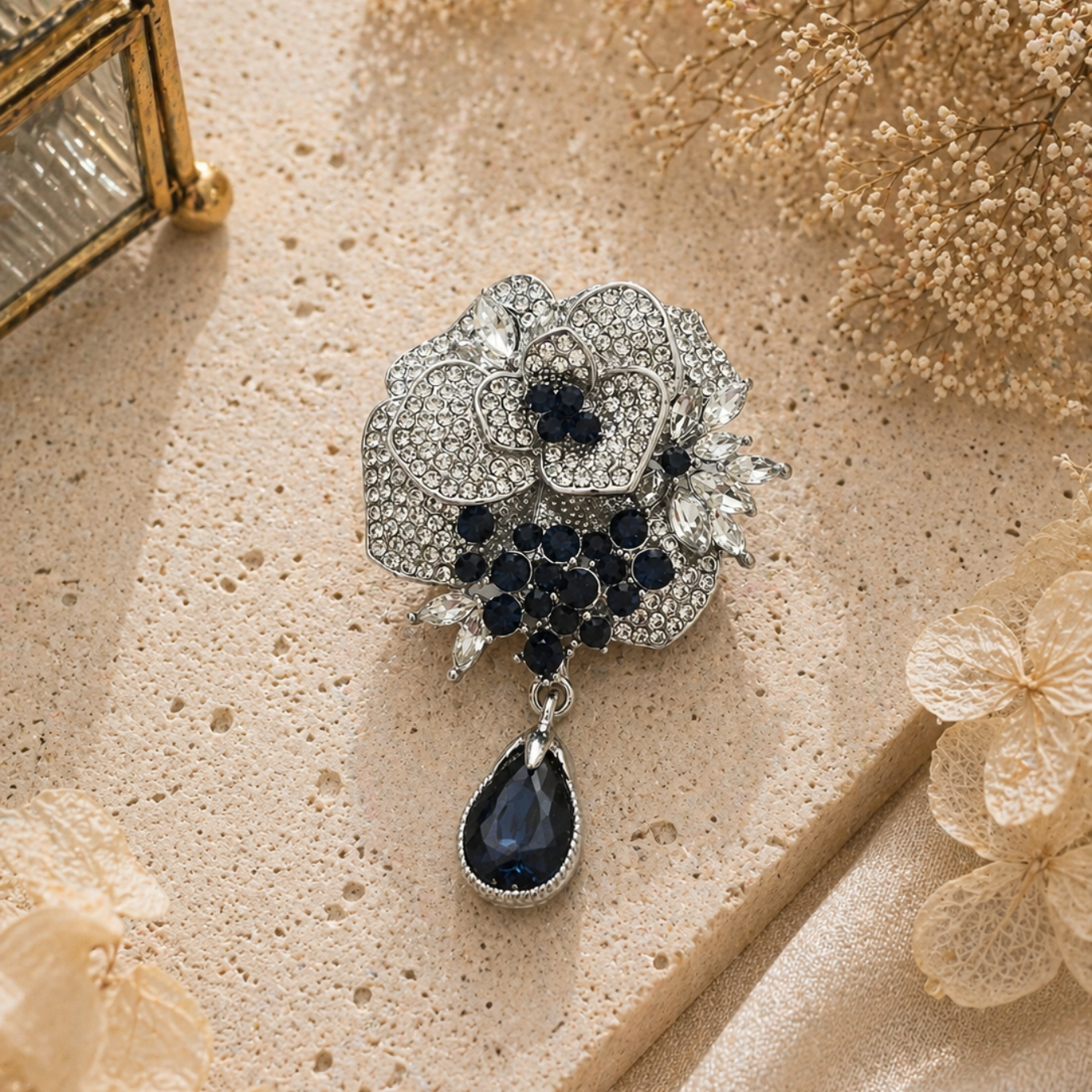 Brož KVĚT s modrým přívěskem – stříbrná4